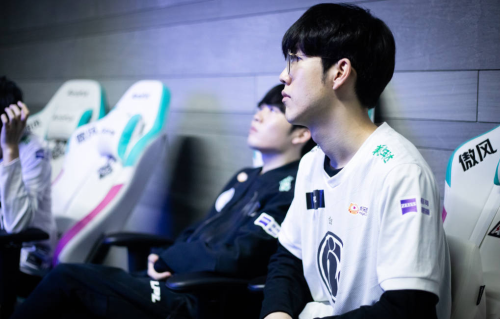 清晰透明的 清晰透明的